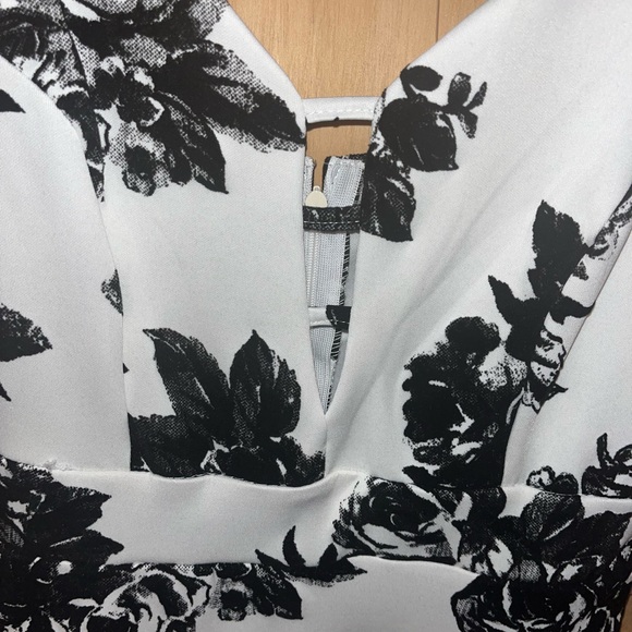 Size M- white with black velvet flowers midi dress - Picture 2 of 4